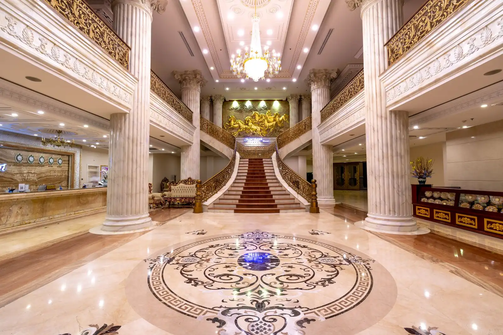 Noravelliangrandcourt  interior